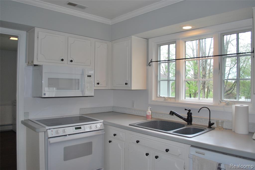 1512 Rulane Drive, Lapeer, MI 48446 — Photo 6