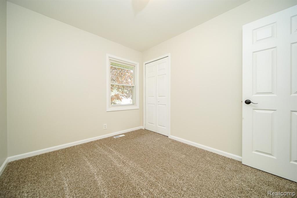 598 COVINGTON Street, South Lyon, MI 48178 — Photo 32