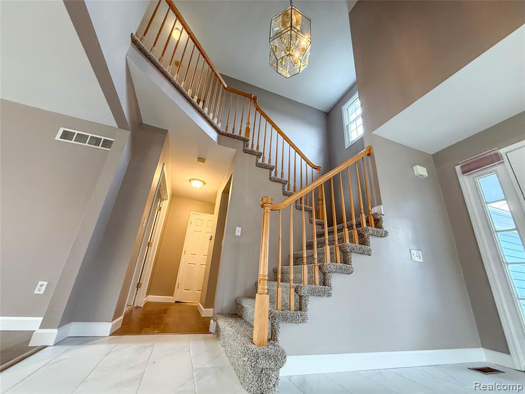 942 Linden Way, Auburn Hills, MI 48326 — Photo 5