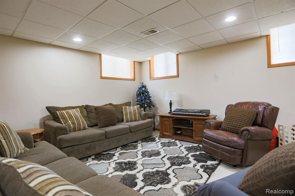 7058 OLDE FARM Trail, Almont, MI 48003 — Photo 40