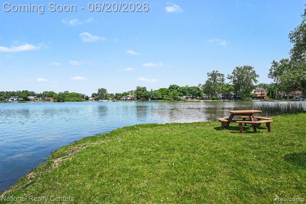 5076 Harbor Oak Drive, Waterford, MI 48329 — Photo 27