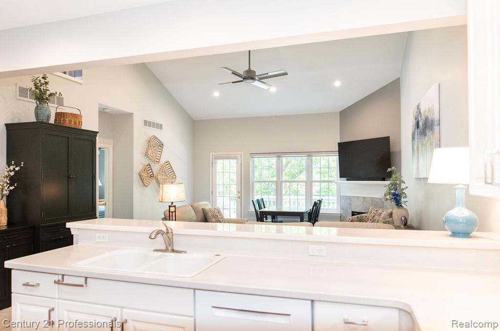 767 E Bluff Court, Rochester Hills, MI 48307 — Photo 23