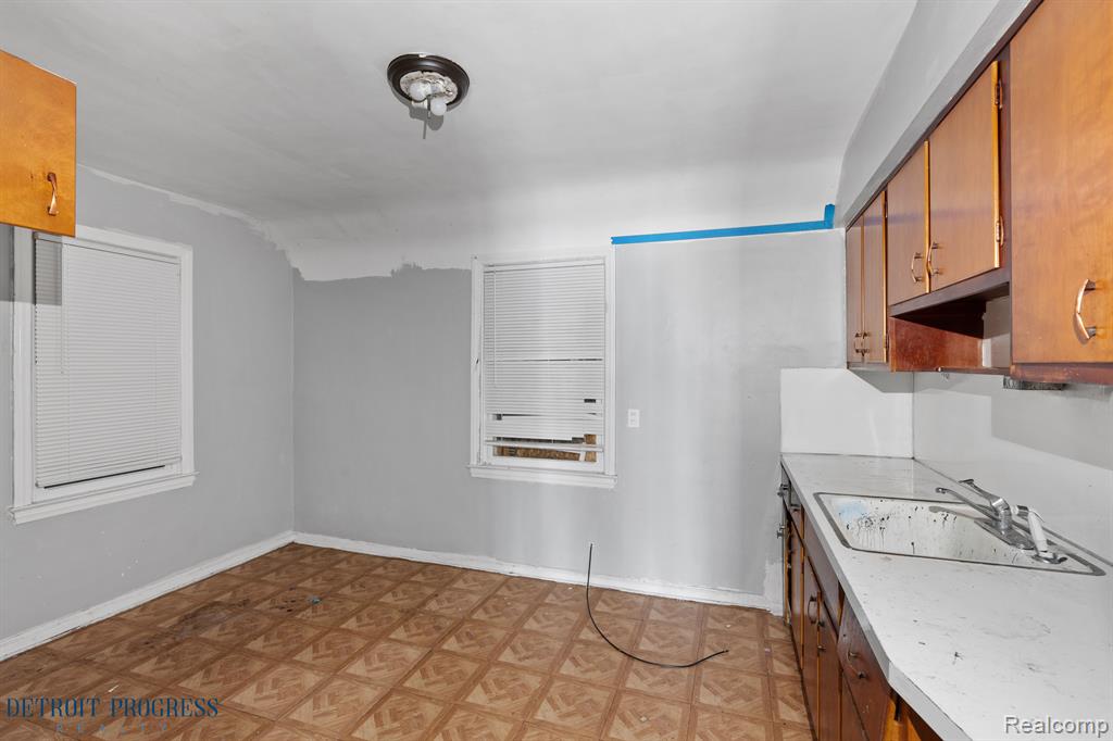 8865 GREENVIEW Avenue, Detroit, MI 48228 — Photo 10