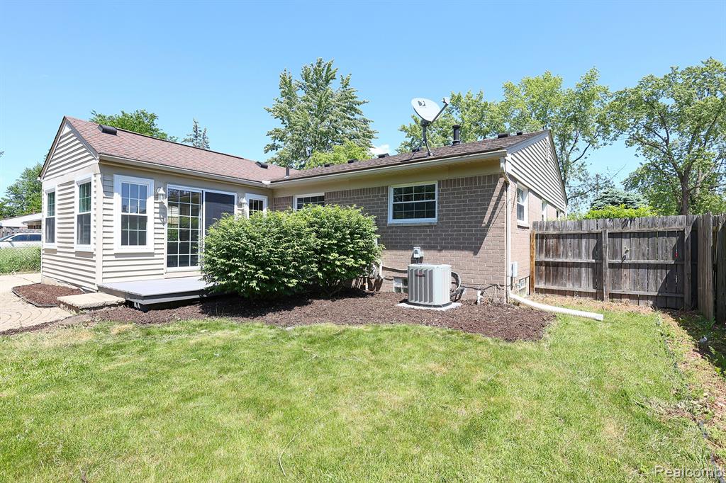 9858 FAIRBANKS Street, Van Buren, MI 48111 — Photo 32