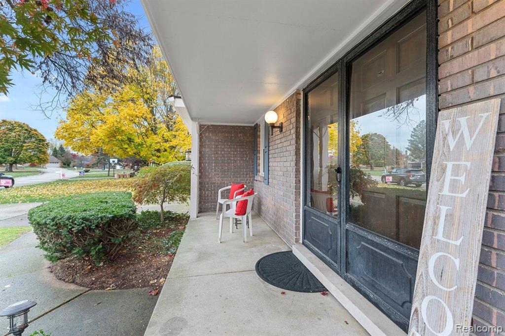 42275 CHATTERTON Court, Northville, MI 48168 — Photo 2