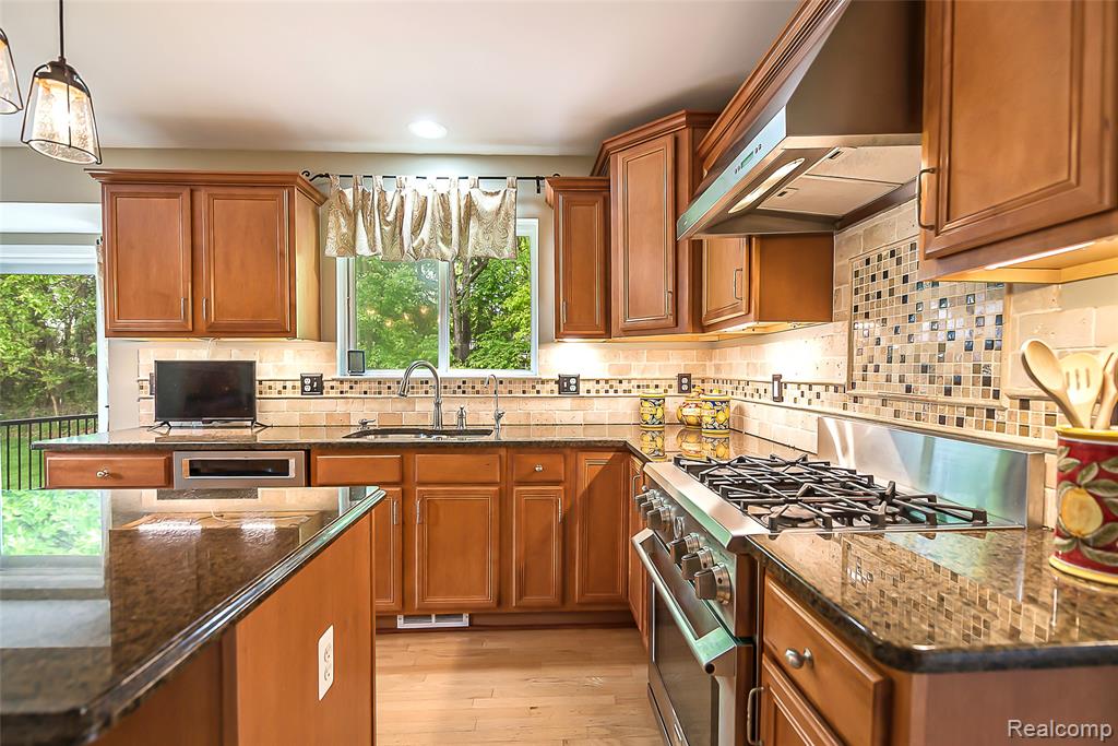 29811 Bradford Drive, New Hudson, MI 48165 — Photo 10