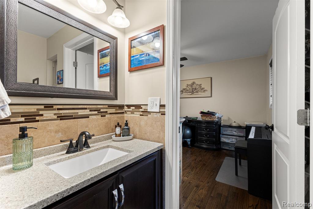 8570 Rockland Street, Dearborn Heights, MI 48127 — Photo 15