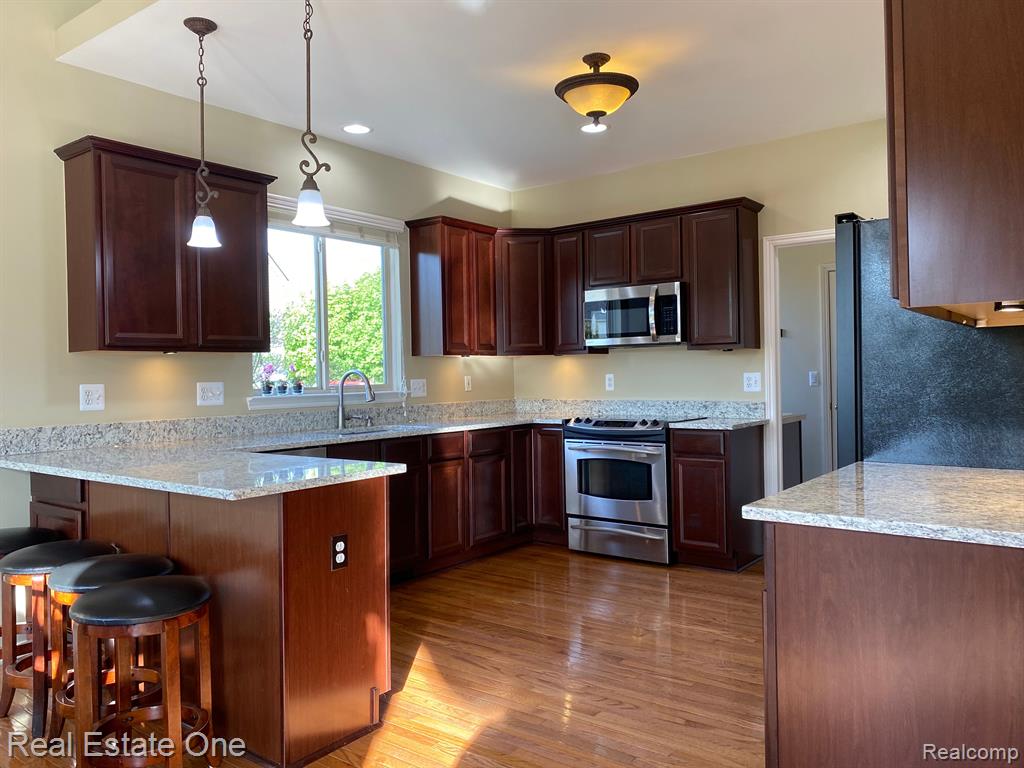 906 W PENINSULA, Oxford, MI 48371 — Photo 10