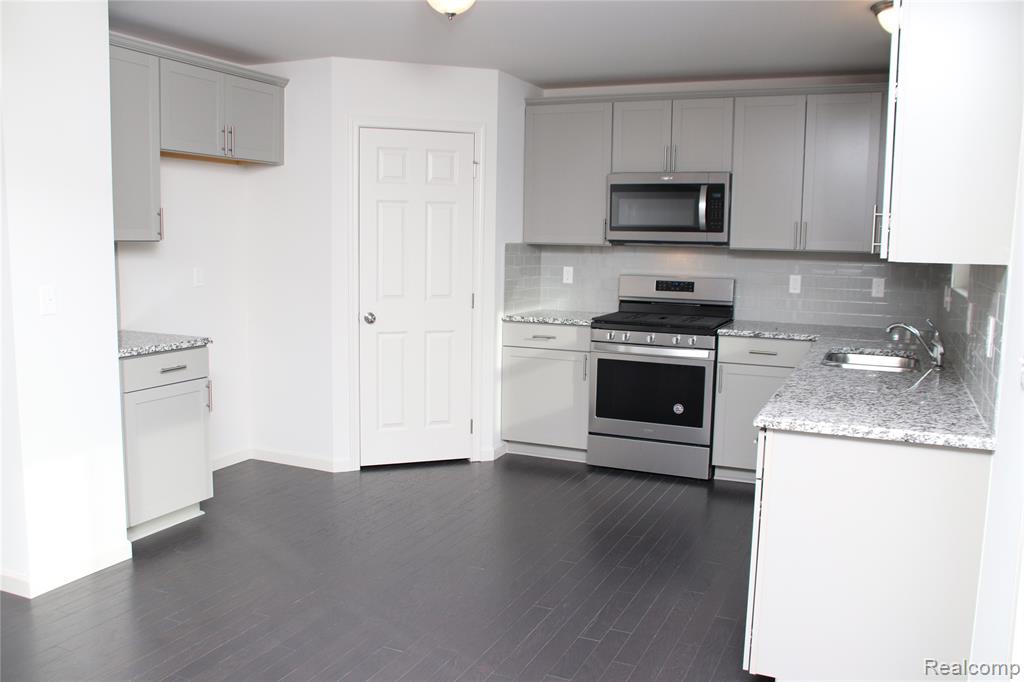 58278 PEMBROOKE Avenue, New Haven, MI 48048 — Photo 10