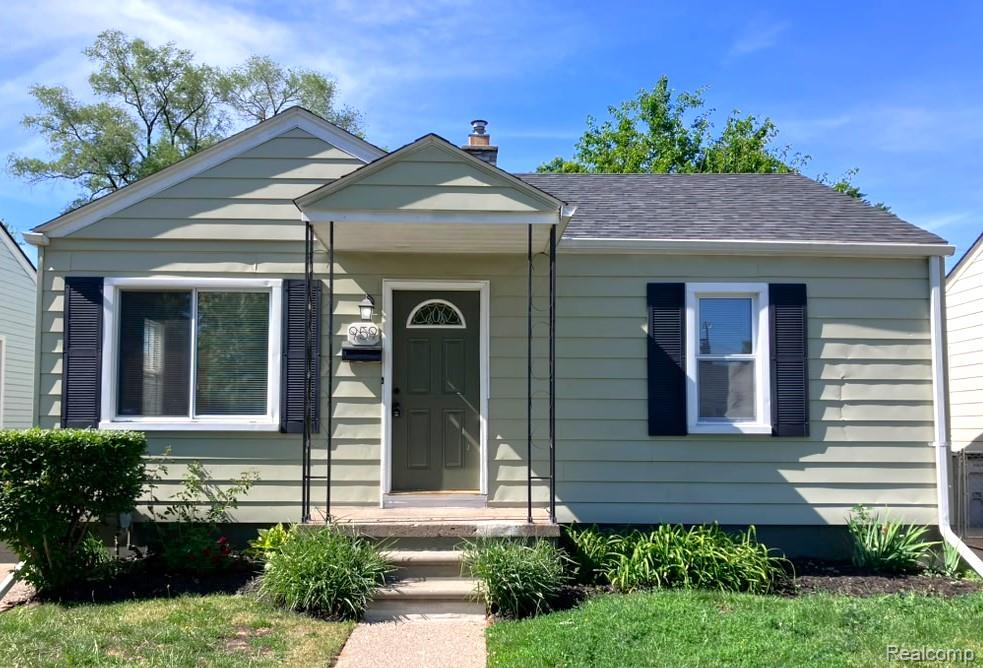 959 E SHEVLIN Avenue, Hazel Park, MI 48030 — Photo 2