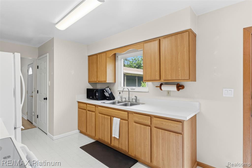 8370 W Rolston Road, Linden, MI 48451 — Photo 12