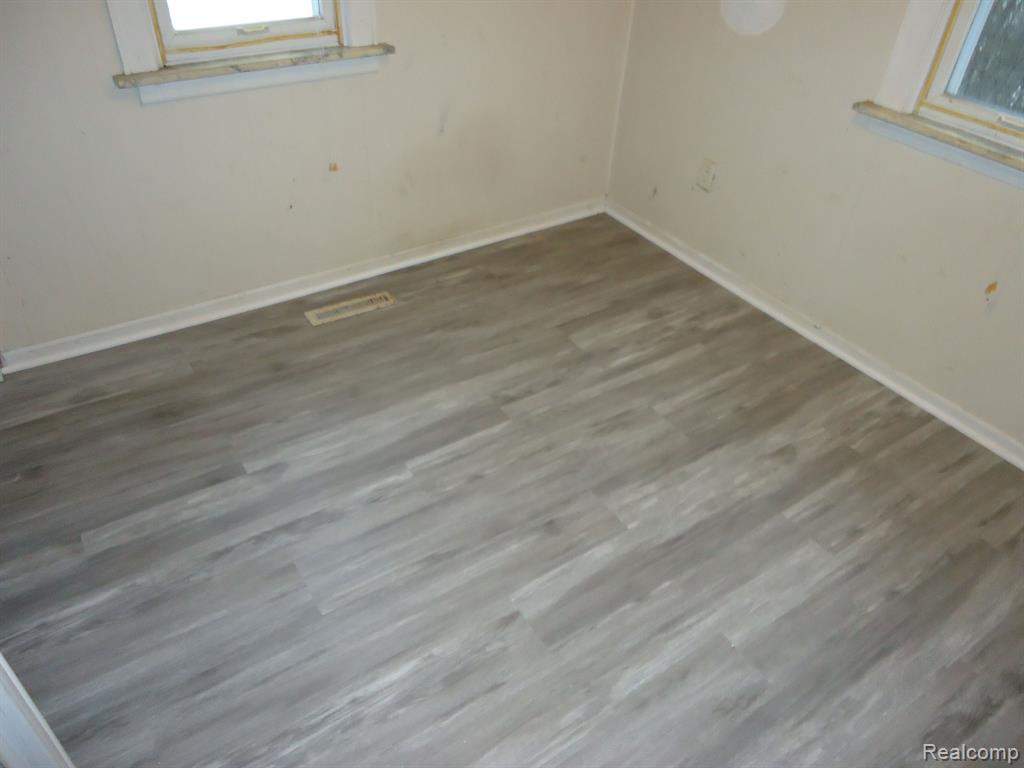 595 S RIVER Road, Saginaw, MI 48609 — Photo 23