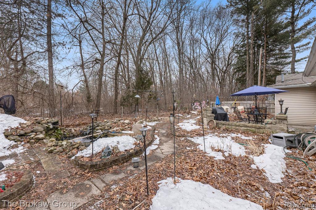734 WOODLAND Avenue, Lake Orion, MI 48362 — Photo 17