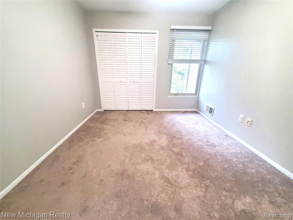 673 Oakbrook W, Rochester Hills, MI 48307 — Photo 25