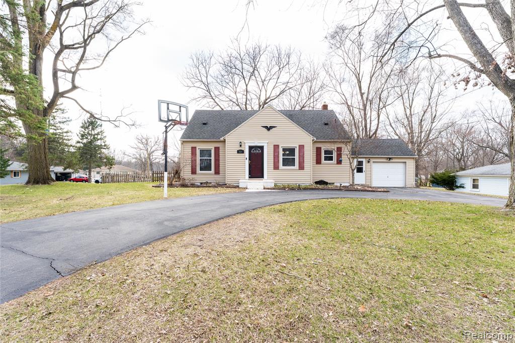 723 Globe Road, Waterford, MI 48328 — Photo 2