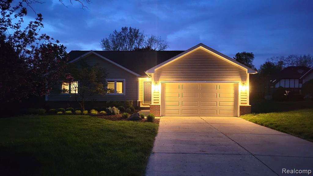 6192 N SHORE Drive, West Bloomfield, MI 48324 — Photo 3