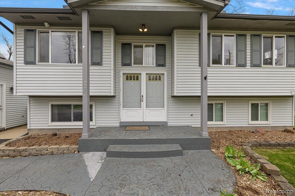 490 Glenn Court, Lake Orion, MI 48362 — Photo 5
