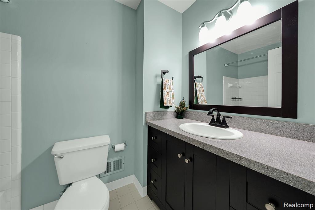 44167 Providence Drive, 326, Clinton Twp, MI 48038 — Photo 13