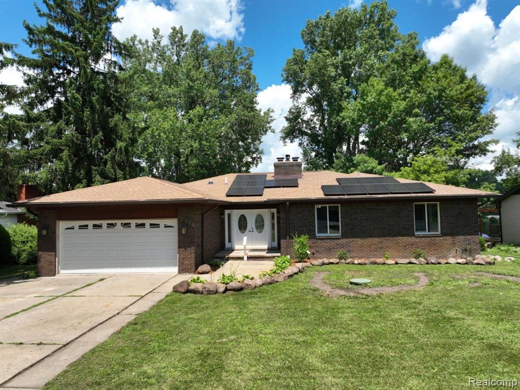6523 ELLINWOOD Drive, White Lake, MI 48383 — front exterior