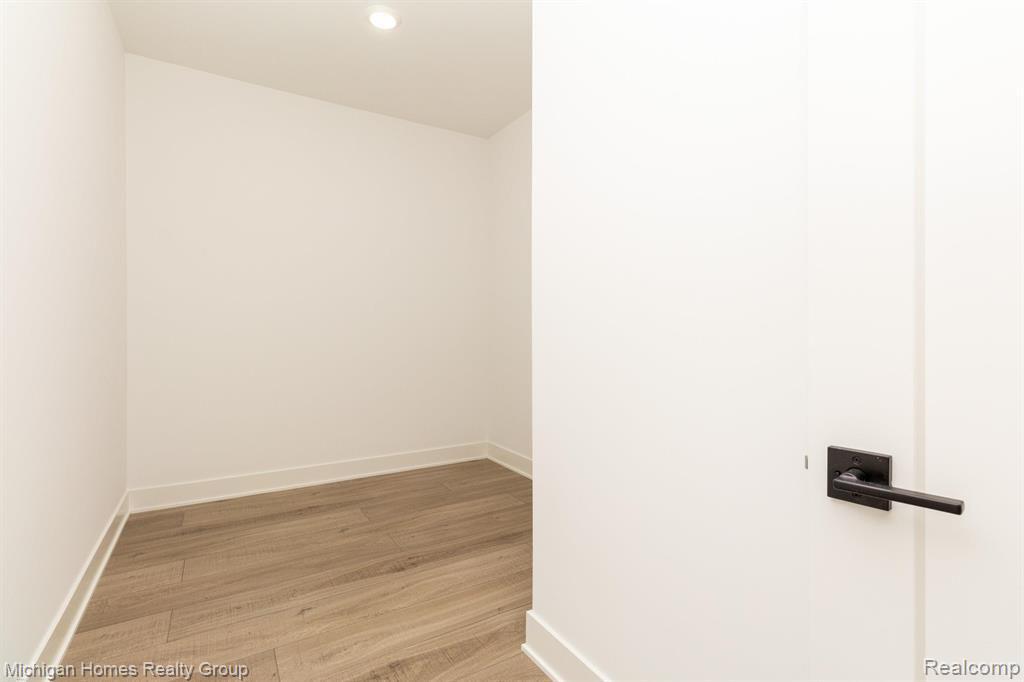 2910 LOON Drive, Wixom, MI 48393 — Photo 55