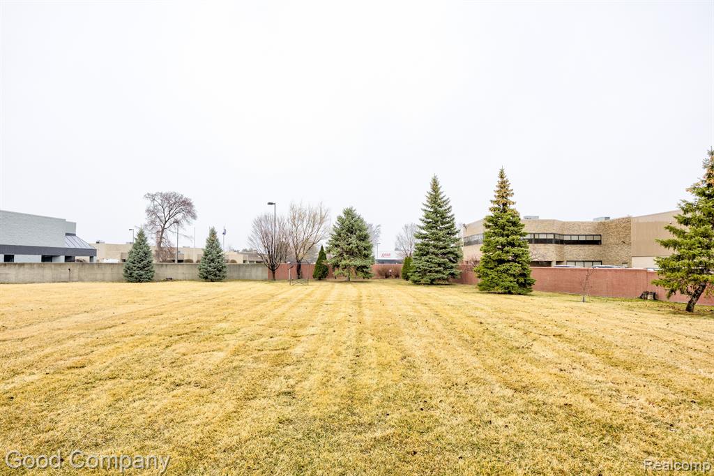 755 OAK POINT Lane, Madison Heights, MI 48071 — Photo 62