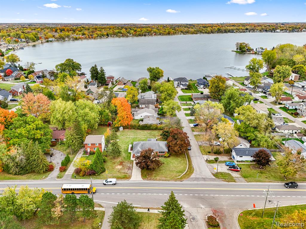 633 S Pontiac Trail, Walled Lake, MI 48390 — Photo 9