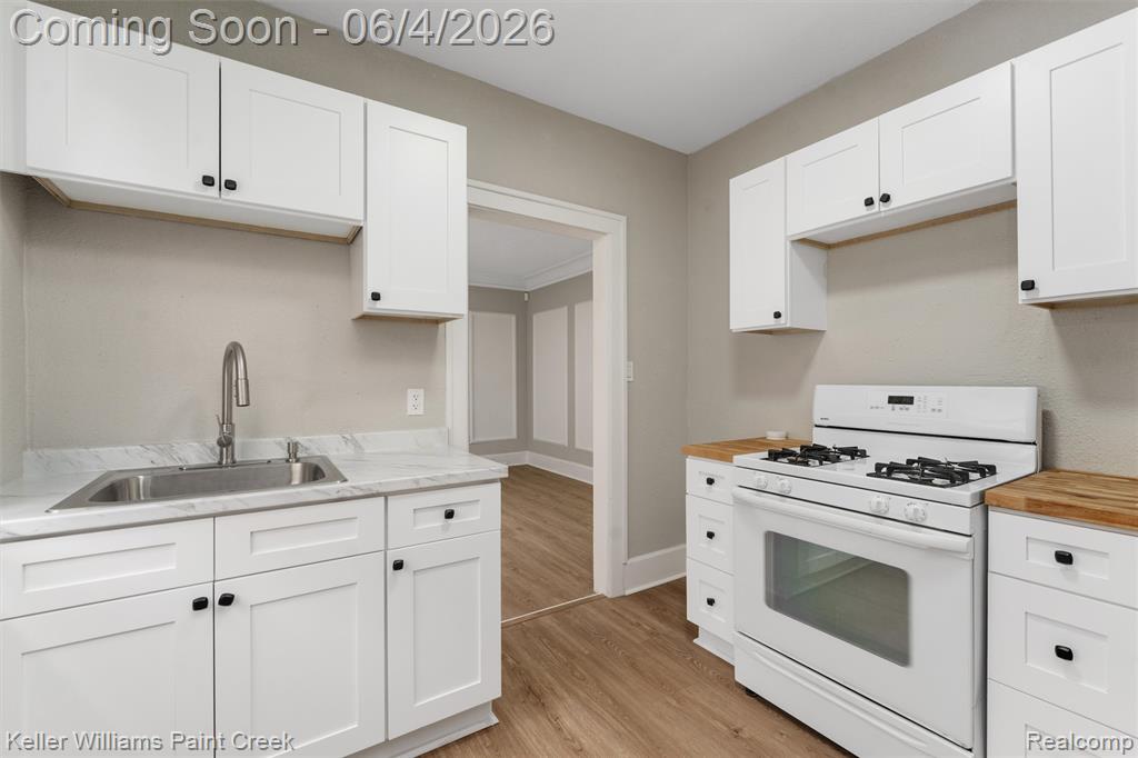 2254 Taylor Street, Detroit, MI 48206 — Photo 30