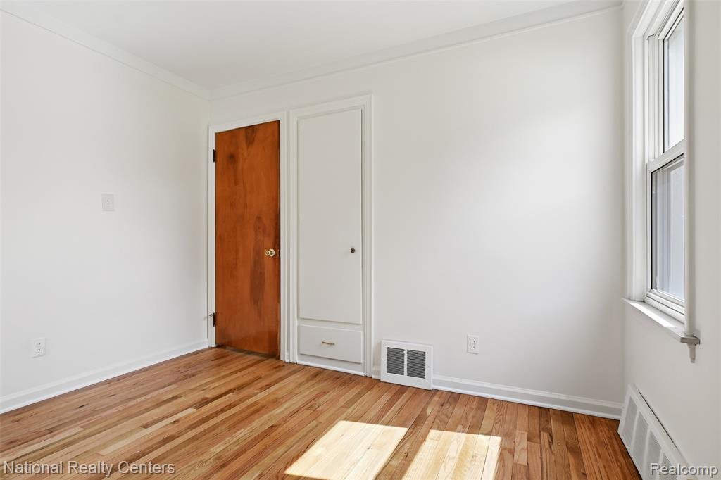 9951 Marion, Redford, MI 48239 — Photo 25