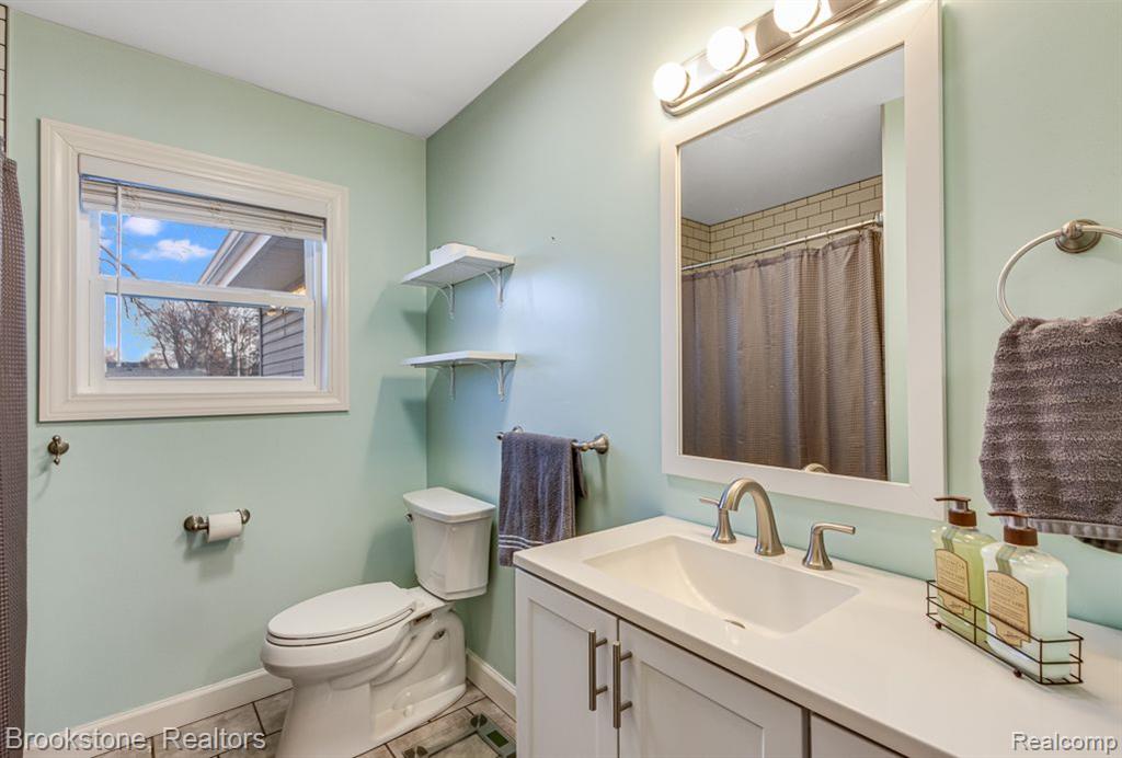 406 5TH Street, Fenton, MI 48430 — Photo 18