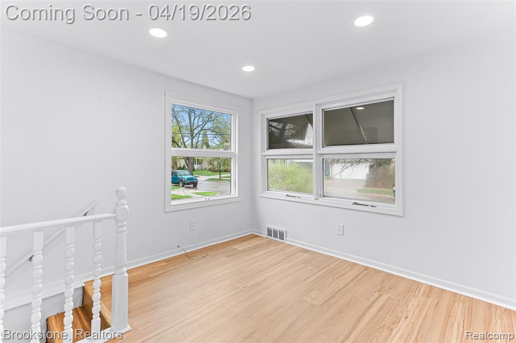 719 W 12 Mile Road, Royal Oak, MI 48073 — Photo 16