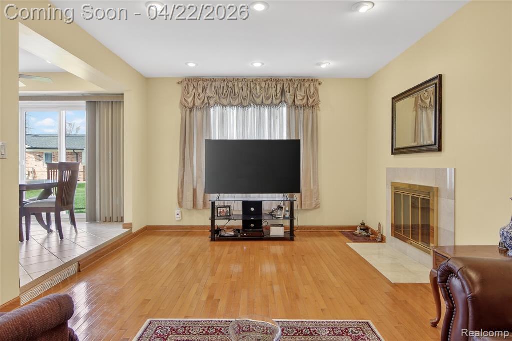 44226 Harsdale Drive, Canton, MI 48187 — Photo 22