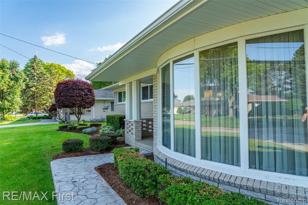 54815 FRANKLIN Drive, Shelby Twp, MI 48316 — Photo 13