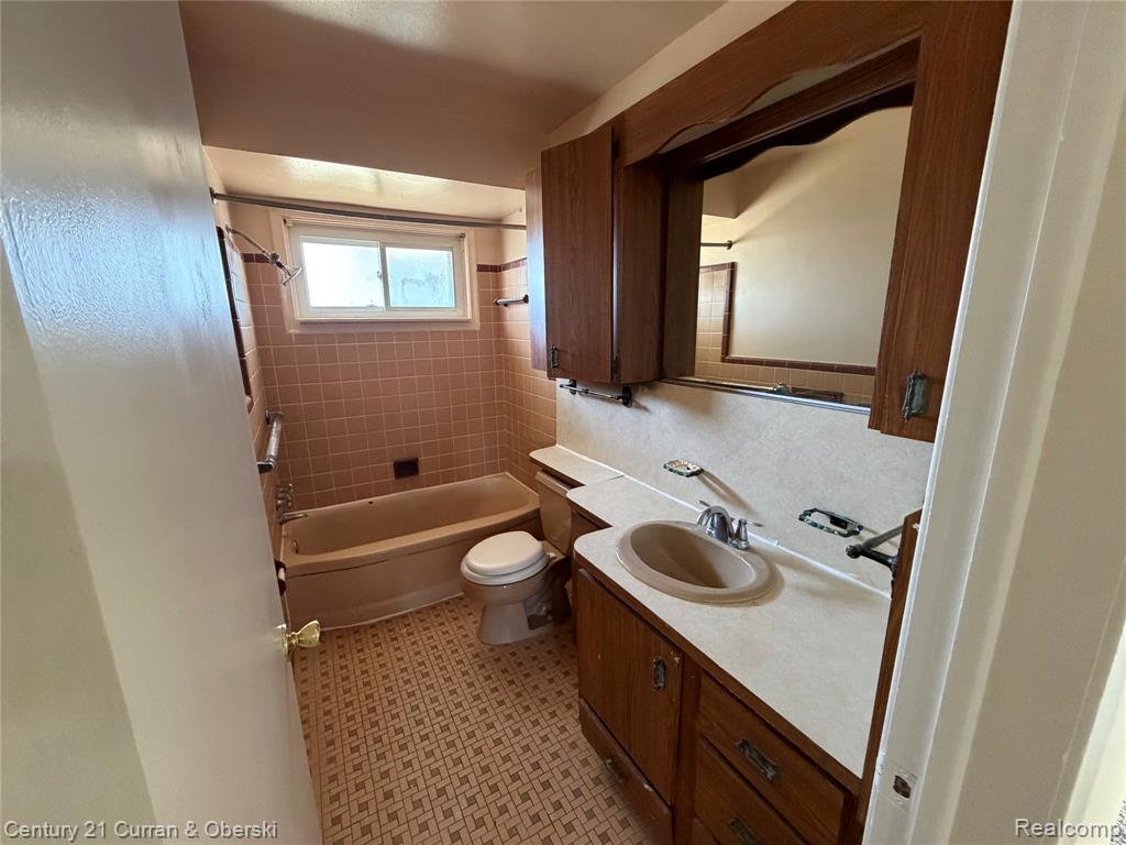 8586 Salem Lane, Dearborn Heights, MI 48127 — Photo 7