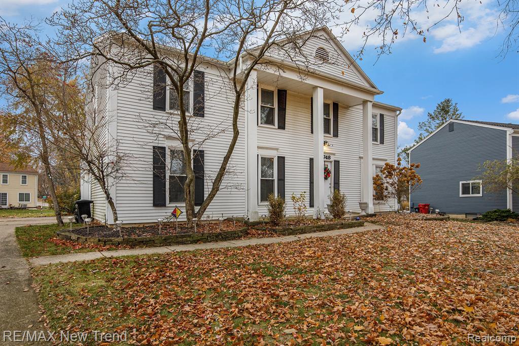 5748 Kingsfield Drive, West Bloomfield, MI — Photo 4