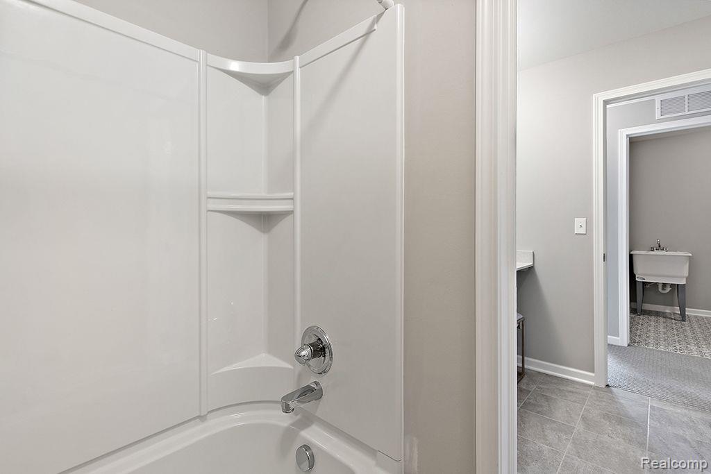26590 INTERNATIONAL Drive, South Lyon, MI 48178 — Photo 3
