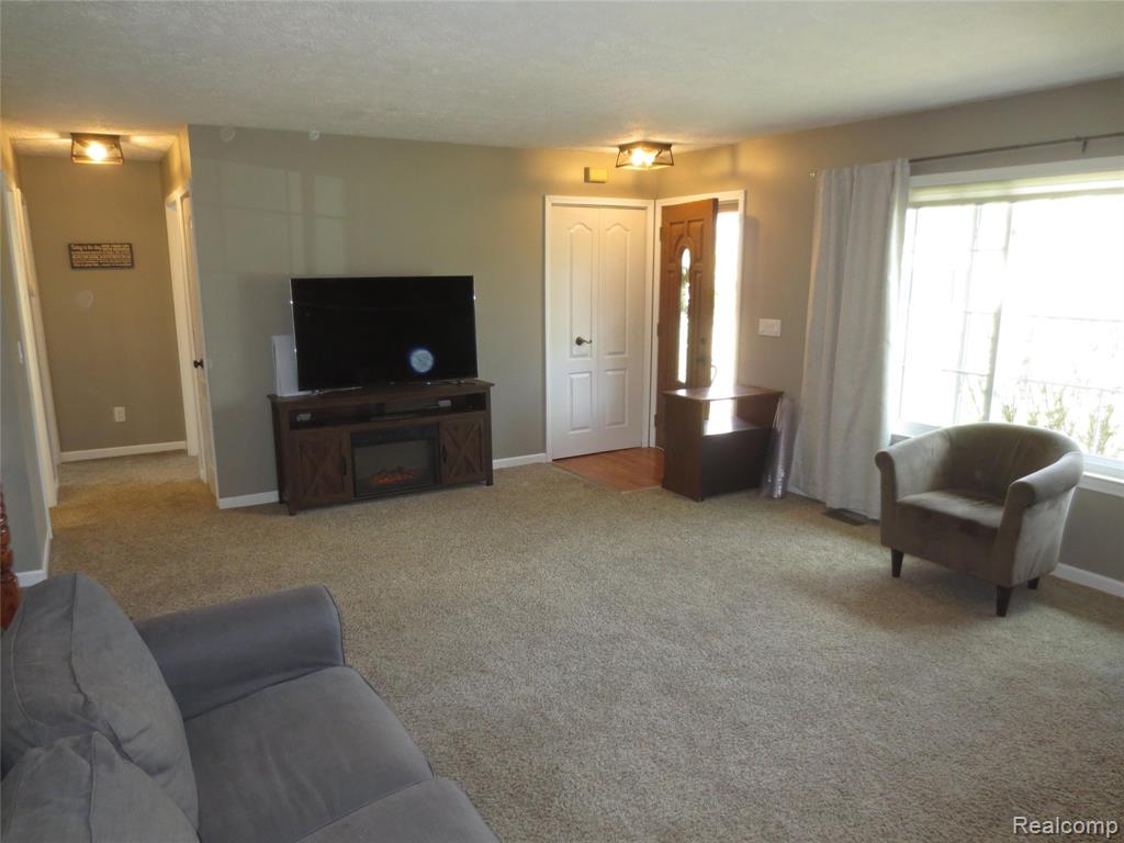 61365 Creekview Drive, South Lyon, MI 48178 — Photo 6