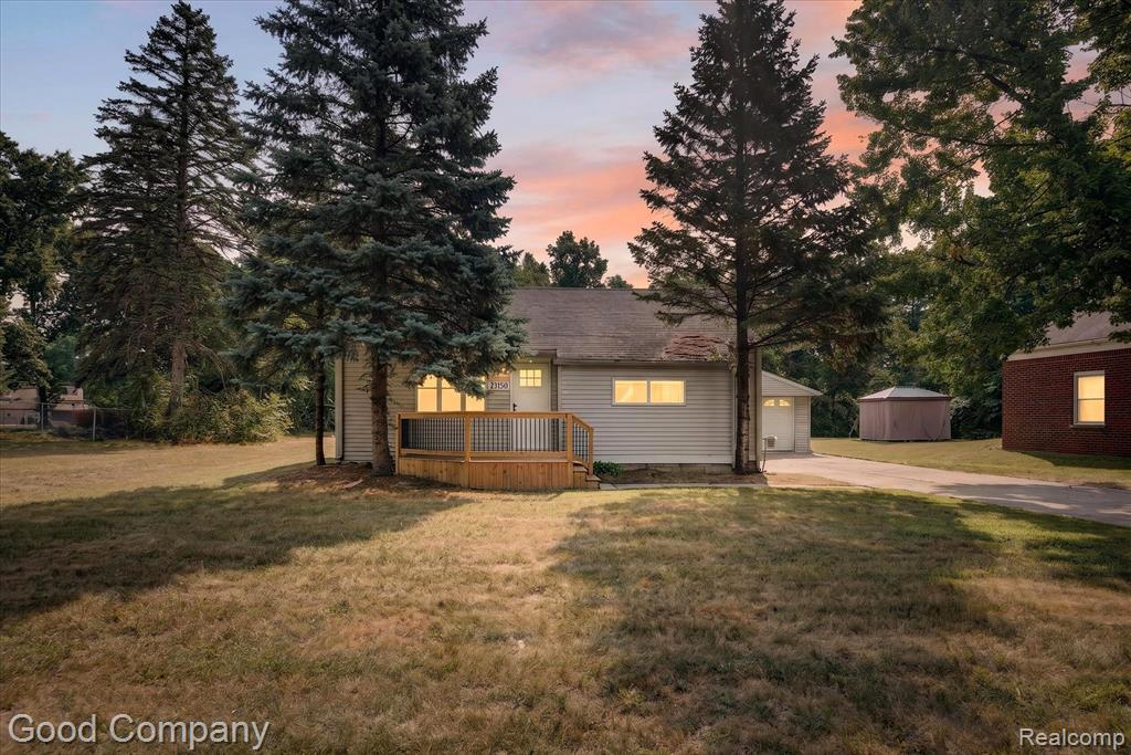 21150 Avon Lane, Southfield, MI 48075