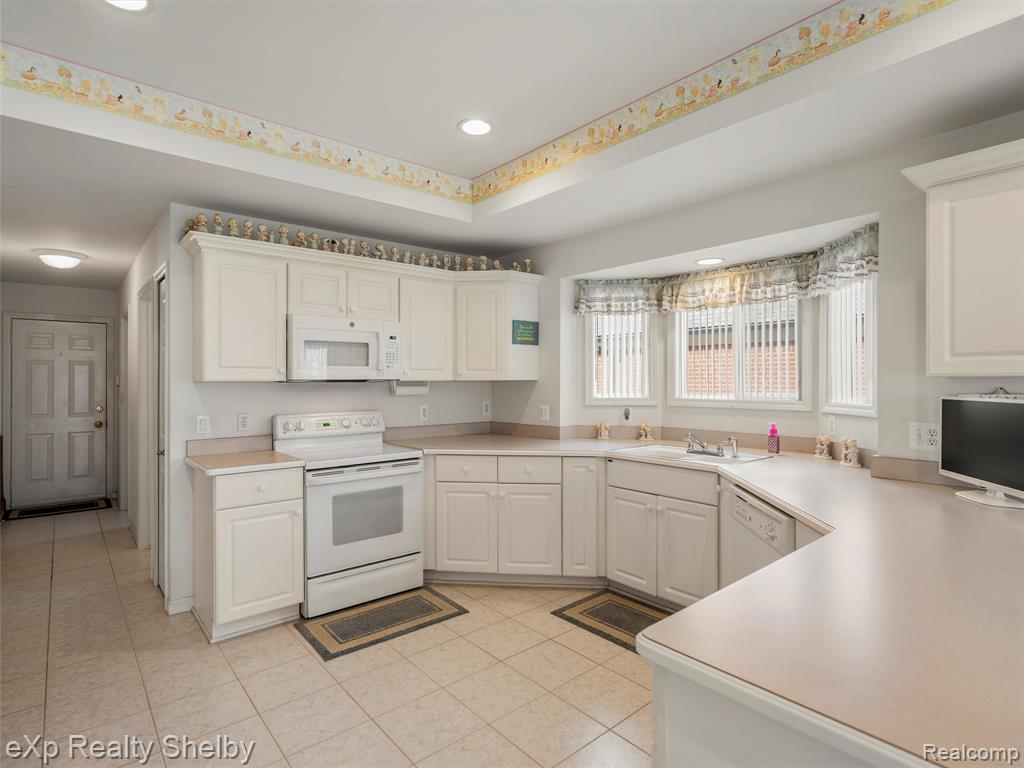 49088 Lehr Drive, Macomb, MI 48044 — Photo 13
