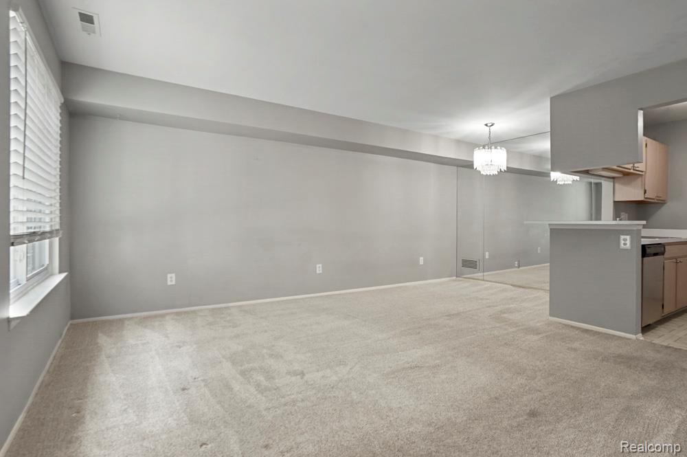 22051 Atlantic Pointe, Farmington Hills, MI 48336 — Photo 5