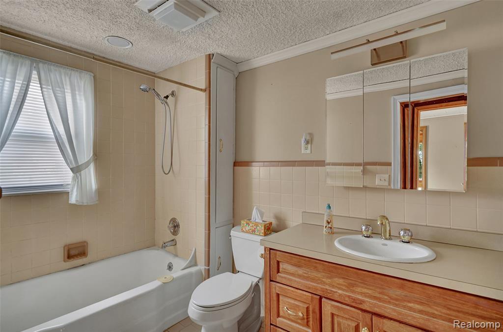 4901 Pointe Tremble Road, Algonac, MI 48001 — Photo 10