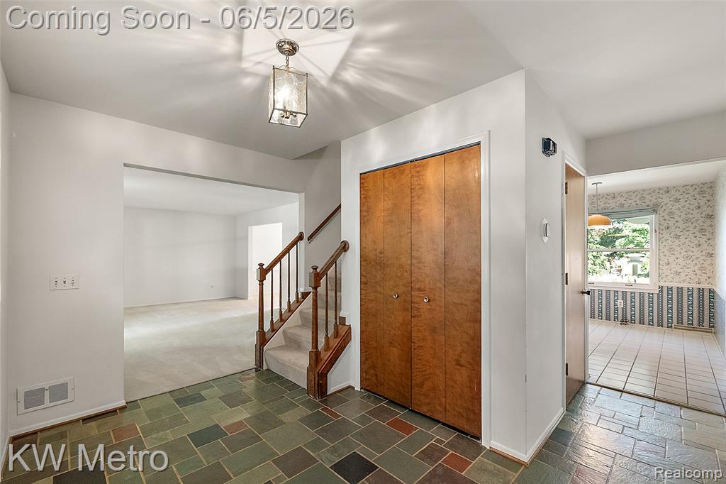 7036 Lindenmere Drive, Bloomfield Hills, MI 48301 — Photo 6