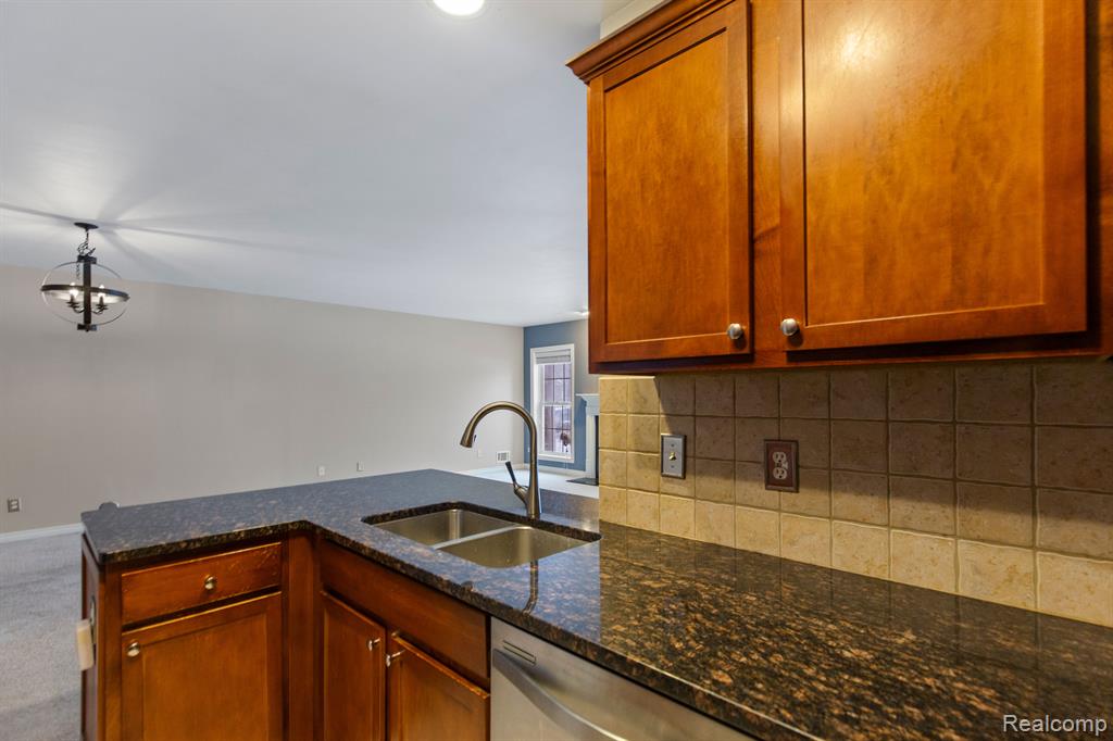 5570 HAMPSHIRE Lane, Ypsilanti, MI 48197 — Photo 6