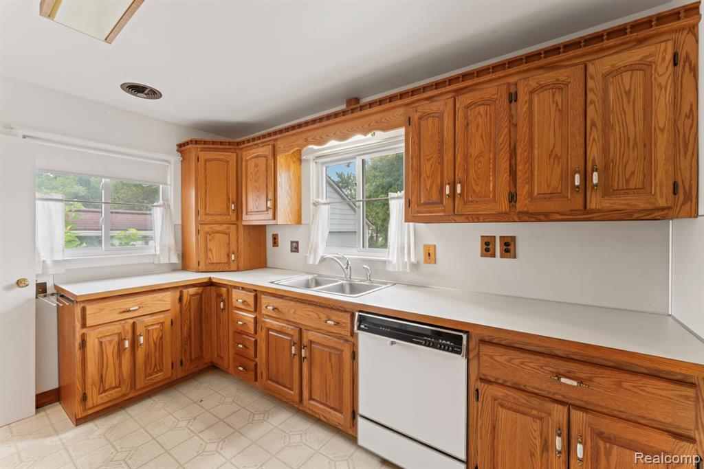 430 N Center Road, Saginaw, MI 48638 — Photo 7