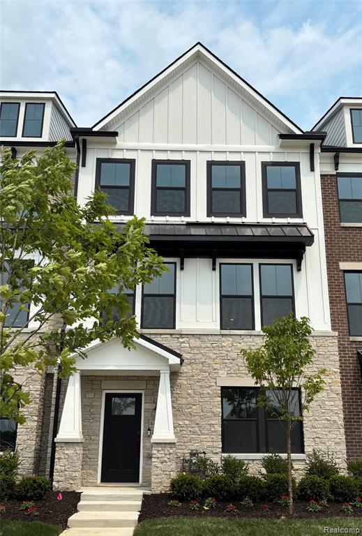 44070 Oakmont Drive, Plymouth, MI 48170