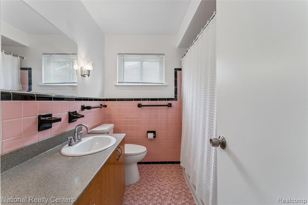8108 Whitefield Street, Dearborn Heights, MI 48127 — Photo 12