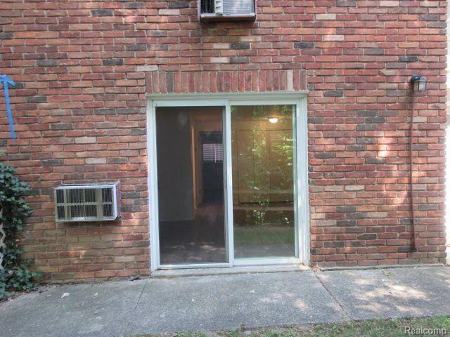 31831 GRAND RIVER Avenue, Farmington, MI 48336 — Photo 14