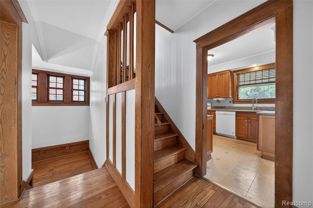 529 E Lincoln Avenue, Royal Oak, MI 48067 — Photo 6