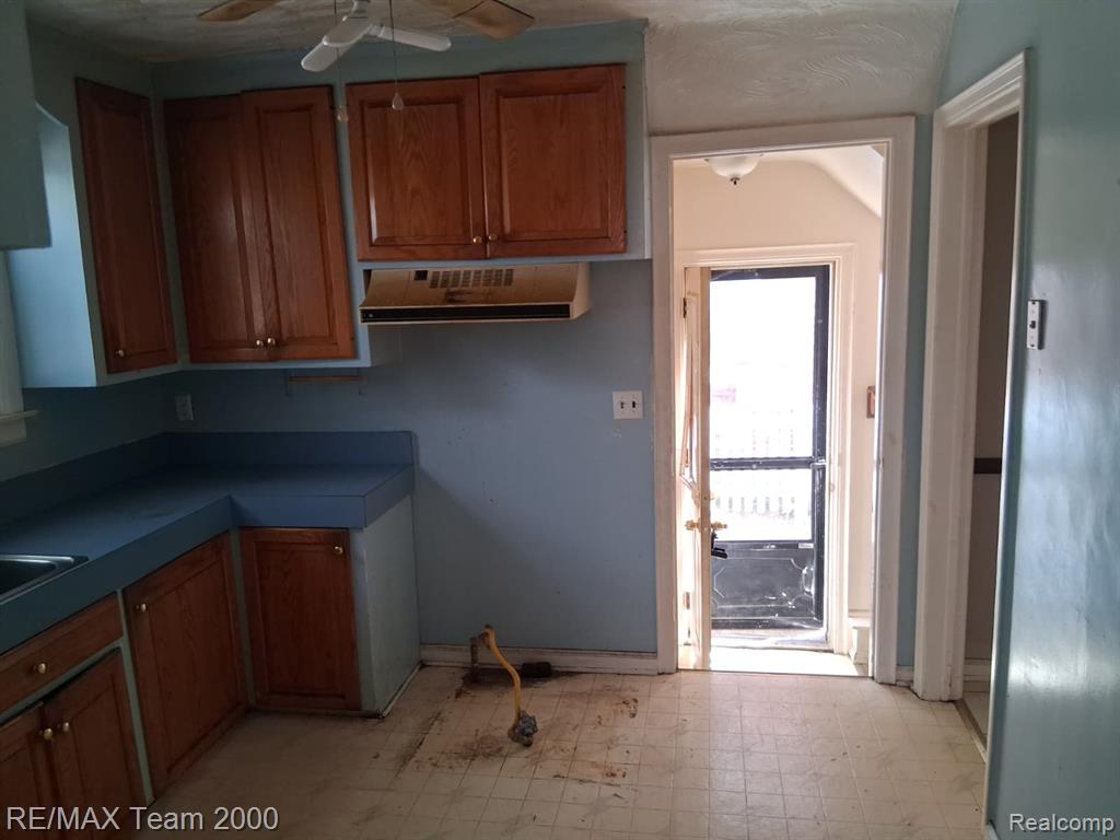 5228 Hillcrest Street, Detroit, MI 48236 — Photo 6