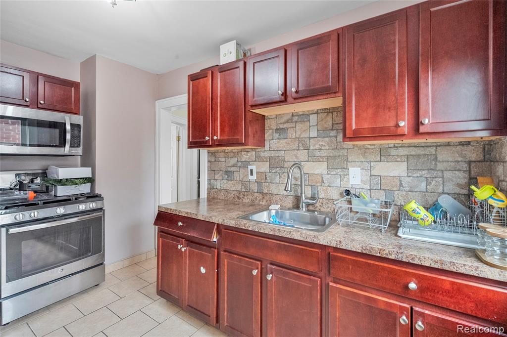 6847 Theisen Street, Dearborn, MI 48126 — Photo 17