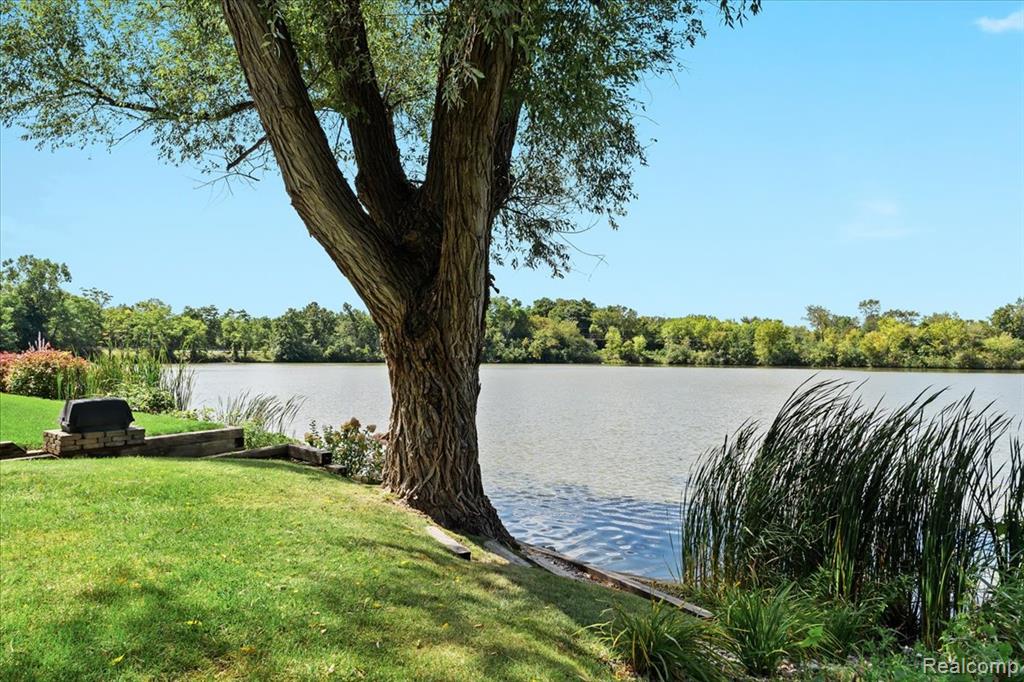 9498 Fenwin Drive, Grand Blanc, MI, 48439
